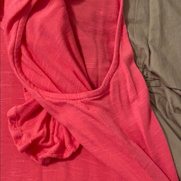 Like new pink ruffle tank size M - Picture 4 of 4